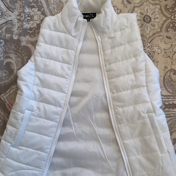 White Vest - Picture 1 of 1